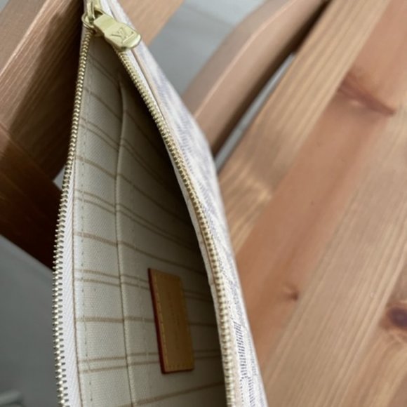 Brand New LV pouch ONLY***sold** - Picture 3 of 16